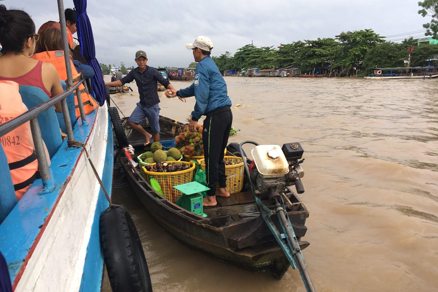 Vĩnh Long hoàn thiện khán đài 4.000 chỗ cho giải đua ghe ngo dịp Ok Om Bok